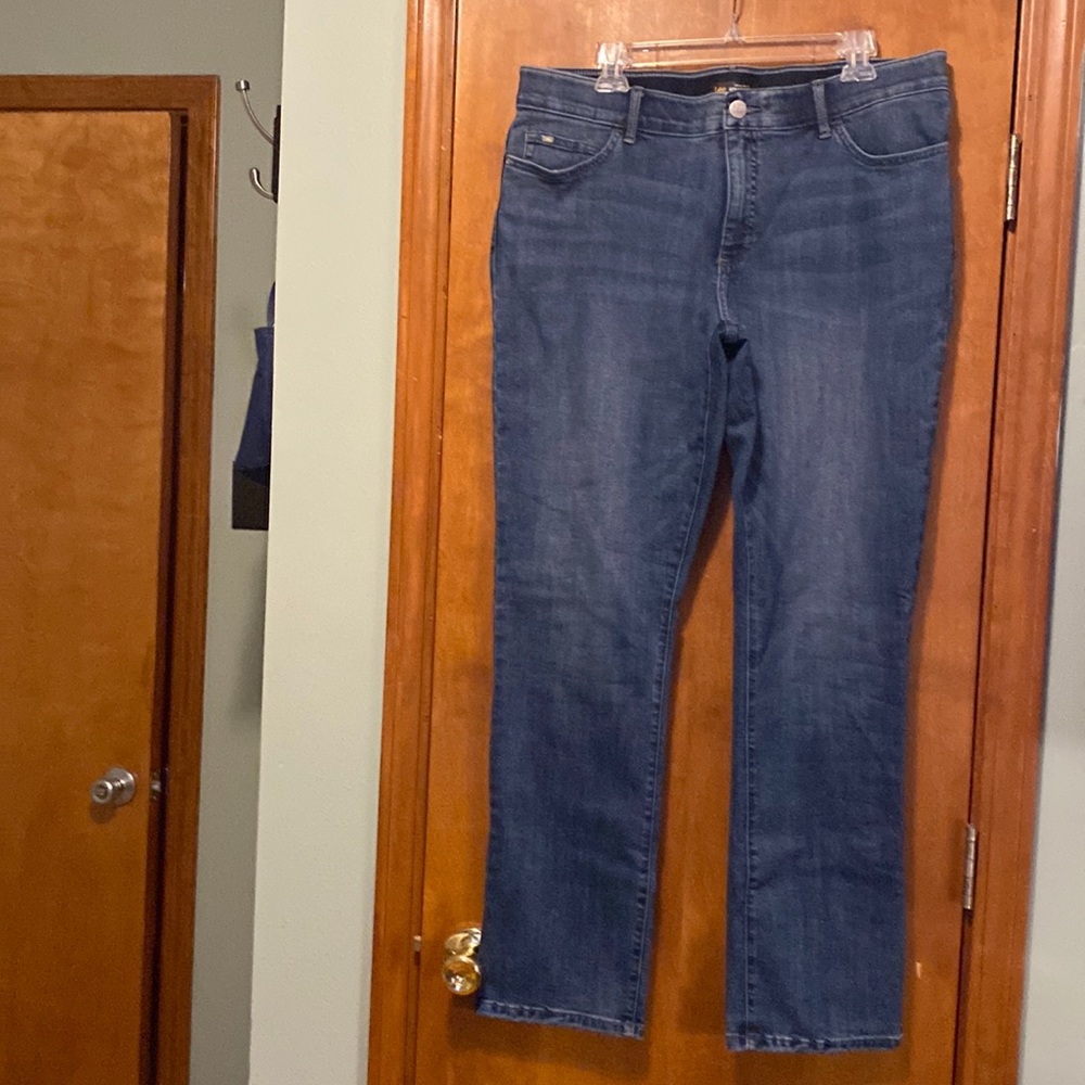 Lee regular fit straight leg mid-rise flex motion jeans